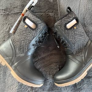 **NWB Bogs Rain/Snow Boots